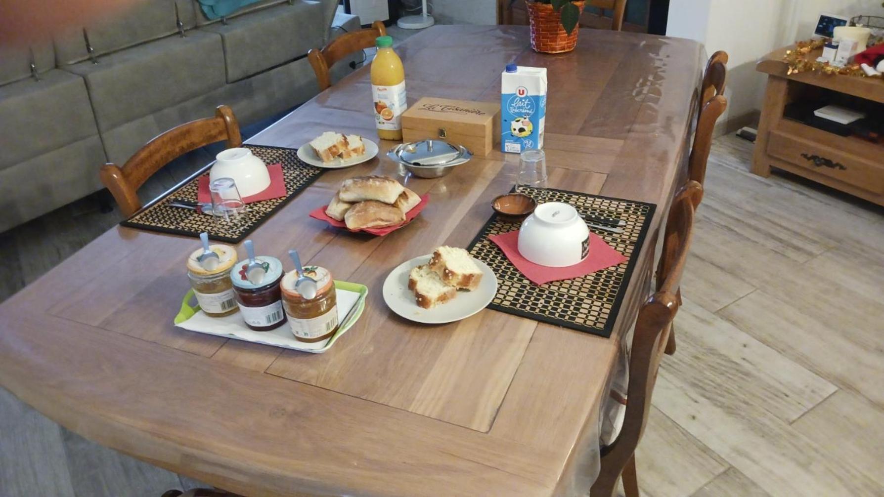 A La Joie De Vivre Chez L'Habitant Banat 外观 照片